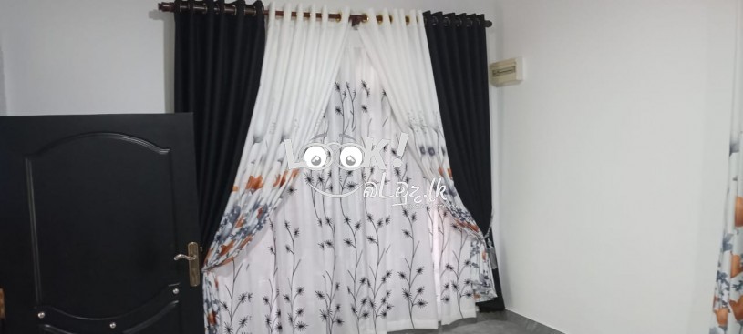 Thejan curtain 