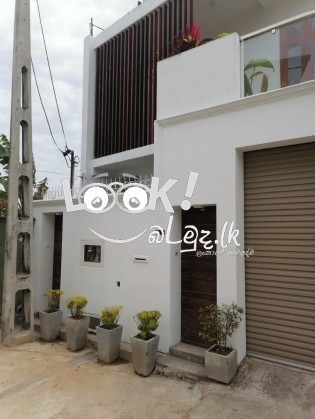 Upstairs House for Rent in Mount Lavinia 3 Bed Rooms