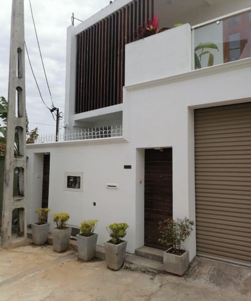 Upstairs House for Rent in Mount Lavinia 3 Bed Rooms