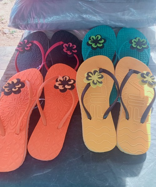Slippers for Sale  පාවහන් විකිනීමට ඇත