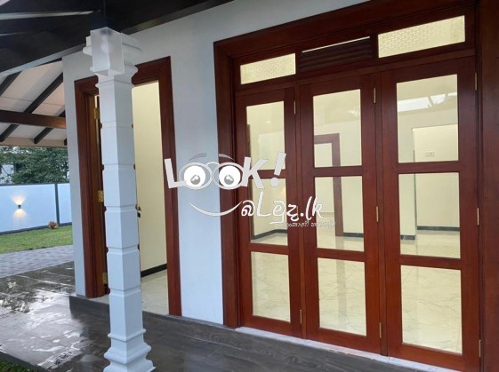 House For Sale in Athurugiriya 