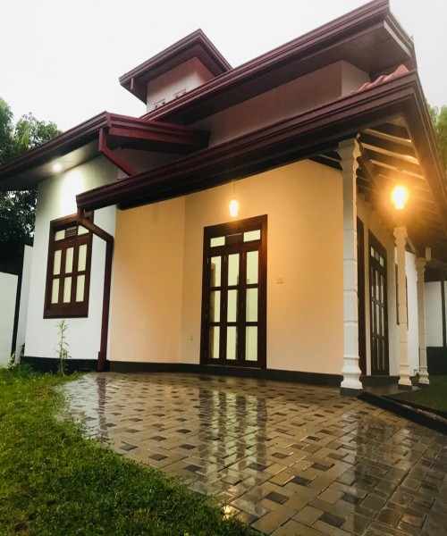 House For Sale in Athurugiriya 