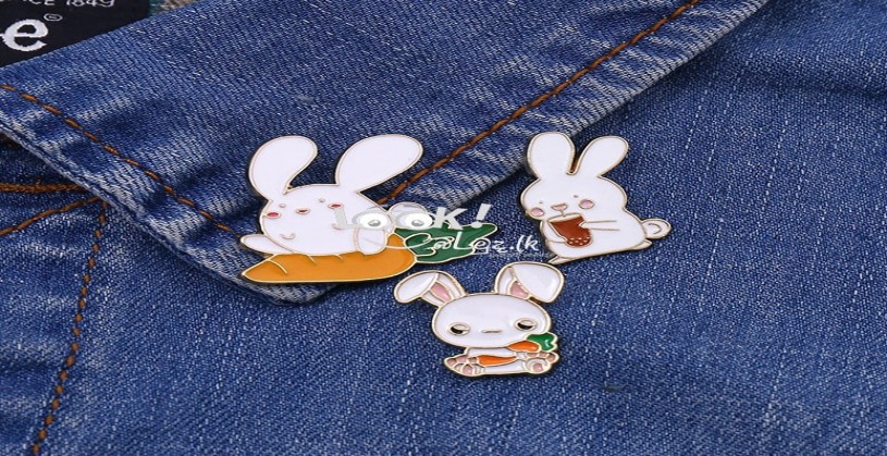 BUNNY AND CARROTS MINI ALLOY PINS