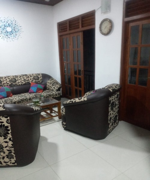 2nd Floor of House for Rent in Asiri Mawatha,Kalubowila  3 Bed Room